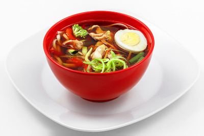 鸡汤面，辣椒粉，西葫芦，胡萝卜，小麦乌冬面，鸡肉