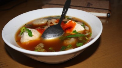 豆腐和肉丸配肉汁