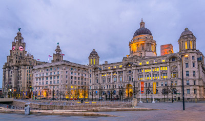 英国利物浦三格雷斯大厦夜景