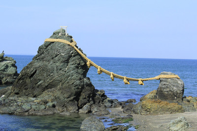 Meoto Iwa(已婚夫妇岩石)