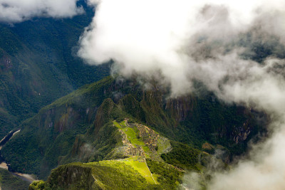 Hiking trail from Machu Picchu ruins to top of the