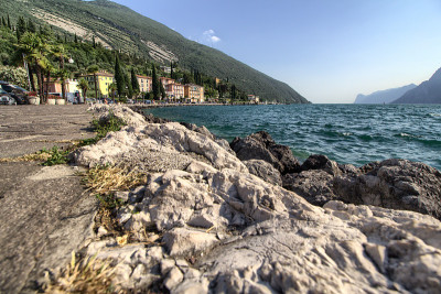 湖Garda-Torbole-Alps-Italy