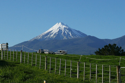 春天从赫尔福德路出发的塔拉纳基山