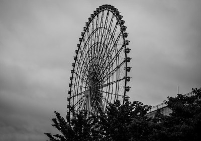 东京台场湾的摩天轮。