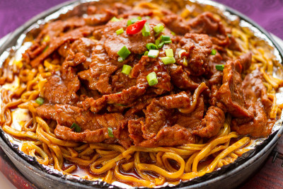 铁板牛肉和意大利面