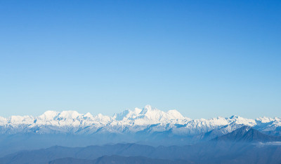 喜马拉雅山脉的雪峰