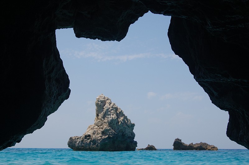 从洞穴可以看到海景