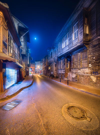 伊斯坦布尔的老街夜景