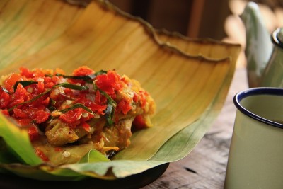 Ayam Cabe，印尼炸鸡配Sautéed碎辣椒