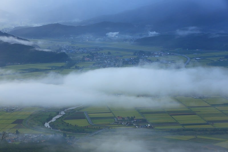 山脉和云海