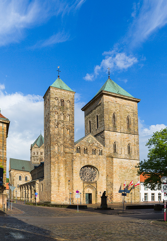 Osnabrück，德国下萨克森州，2021年6月5日。Dom的圣彼得大教堂在德国奥斯纳布吕克在锁定