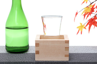 日本木盒马苏配米酒