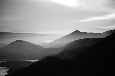 多巴湖山
