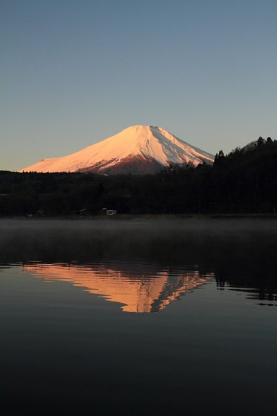 山中湖的红富士(红色的富士山)