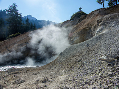 拉森火山国家公园硫磺工厂的喷气孔