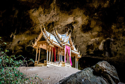 泰国帕拉雅·那空洞，Khua Kharuehat亭庙，位于泰国巴育普·基里汗Khao Sam Roi