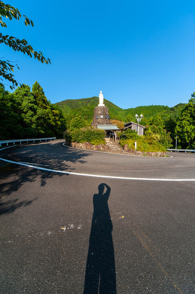 一条描绘和歌山美丽曲线的山路