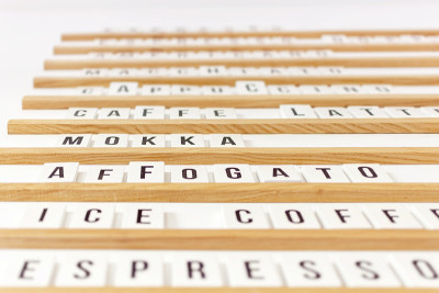 咖啡店菜单板与重点affogato和mokka