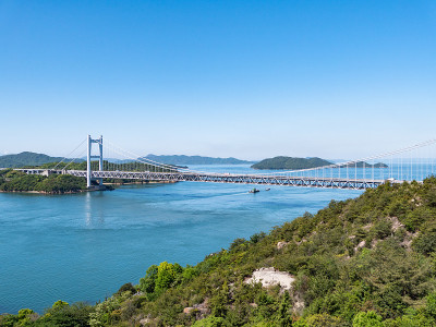日本冈山县仓市和州山观景台上的濑户大桥。濑户大桥是连接冈山县仓市和香川县堺市的桥梁。
