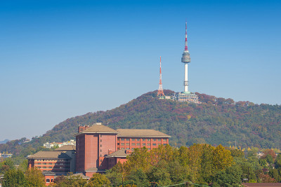 首尔城和首尔塔，韩国最佳景观。