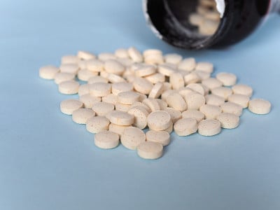 维生素C和D3片