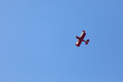 小飞机在空中库存照片