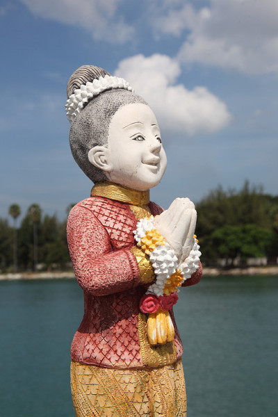 海边的泰国hello娃娃