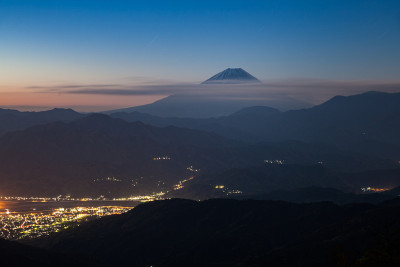 清晨，富士山和口夫城