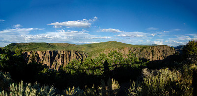 黑峡谷的Gunnison NP - Tomici Point鸟瞰全景