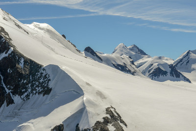 瑞士阿尔卑斯山泽马特的小马特洪峰滑雪场