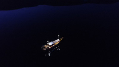 夜晚的帆船