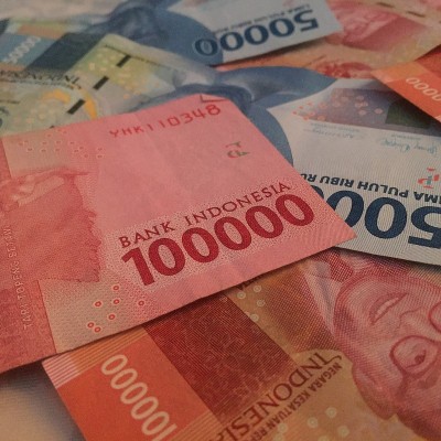 面值为50,000印尼盾(50.000,00卢比)和100,000印尼盾(100.000,00卢比)