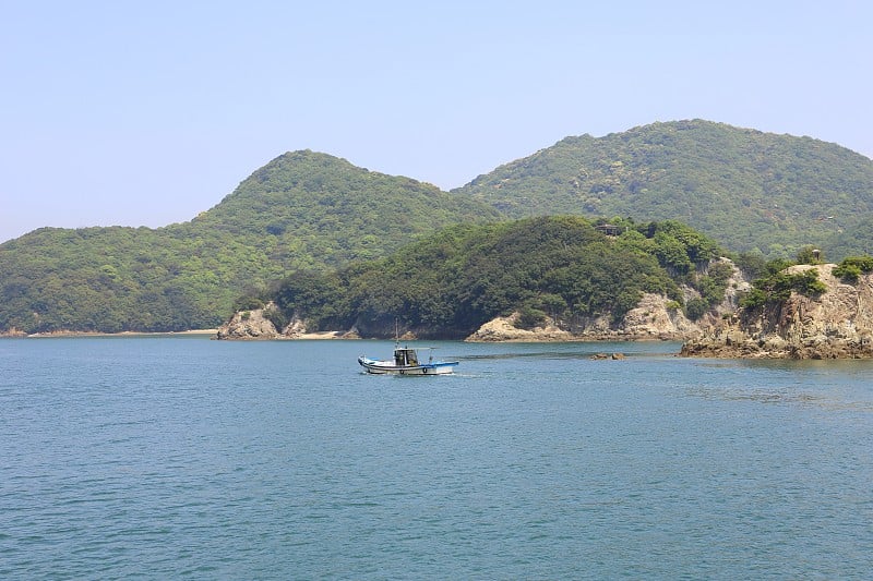 日本有风景秀丽的老城和大海