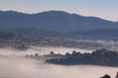 卡劳湖和茵莱湖之间的高原美景