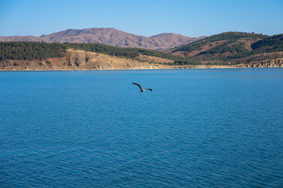 以拉齐格的哈扎尔湖(Elazığ)是该地区最重要的自然资产之一。