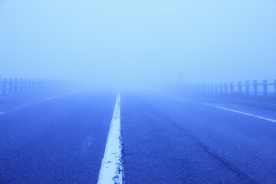 雾和道路
