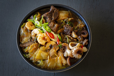 红烧排骨，虾和章鱼