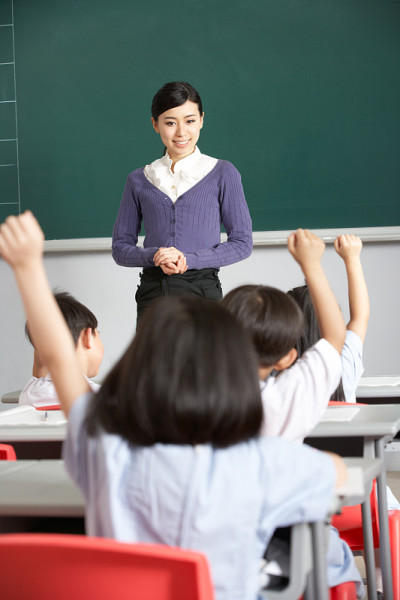 中文学校课堂上的老师与学生