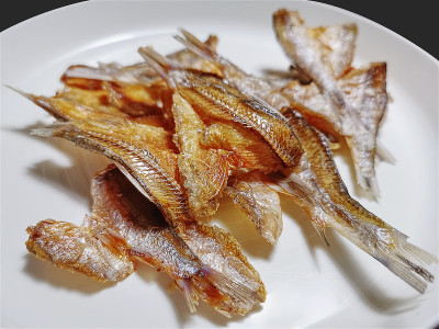 白盘香酥咸鱼