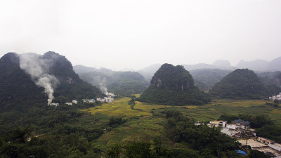 大山和村庄