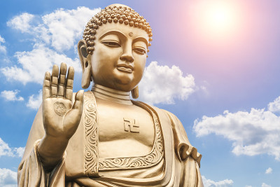 蓝天上的佛像