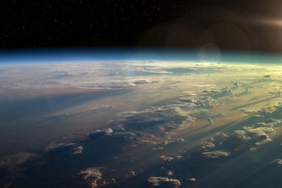 来自太空的行星地球。地球大气层。