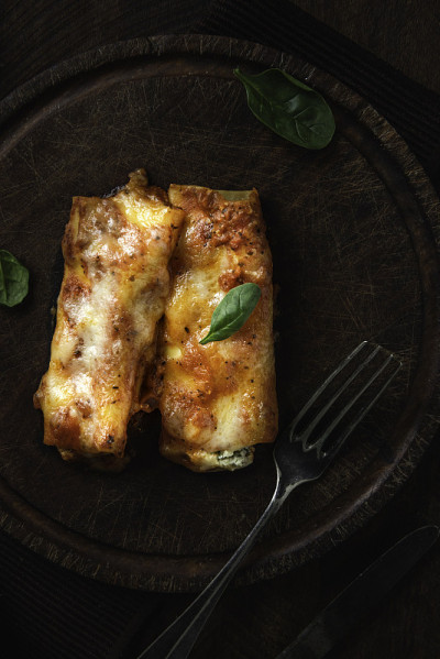 意大利乳清干酪和菠菜Cannelloni