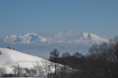 蓝天和冬山大石山