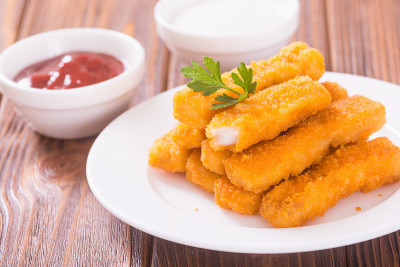 炸鱼条(手指)或鸡块