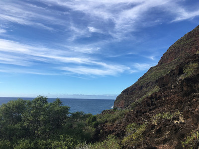 夏威夷考艾岛波利黑尔海滩附近的纳帕利海岸。
