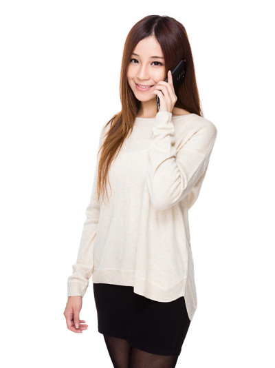 打电话的女人