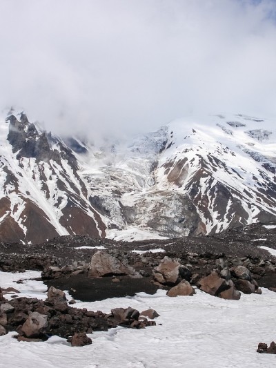堪察加的风景，山脉和火山。