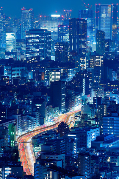 东京的夜景灯火通明