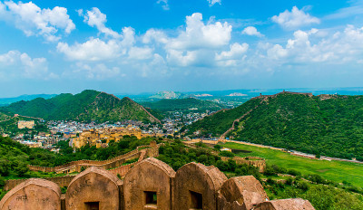 堡垒和山上的城市